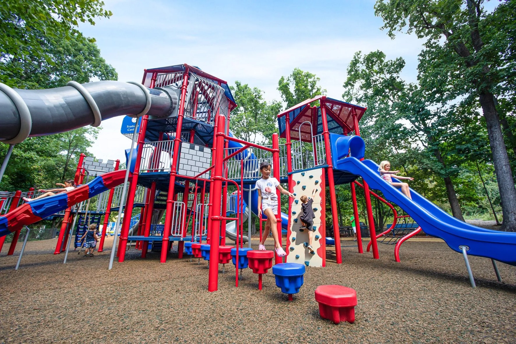 Guide to Choosing Playground Equipment for Ages 5-12